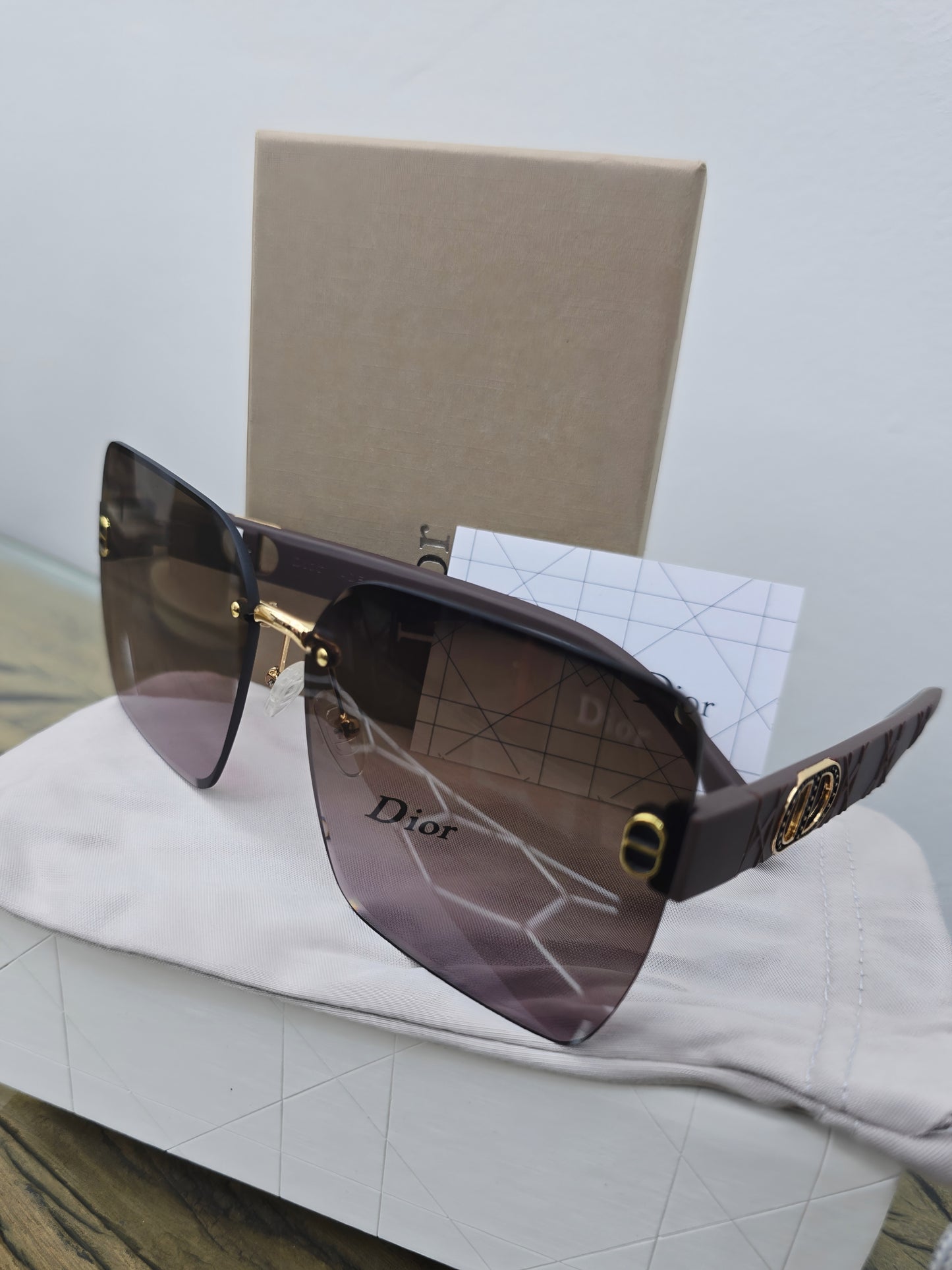Brown D Zonnebril