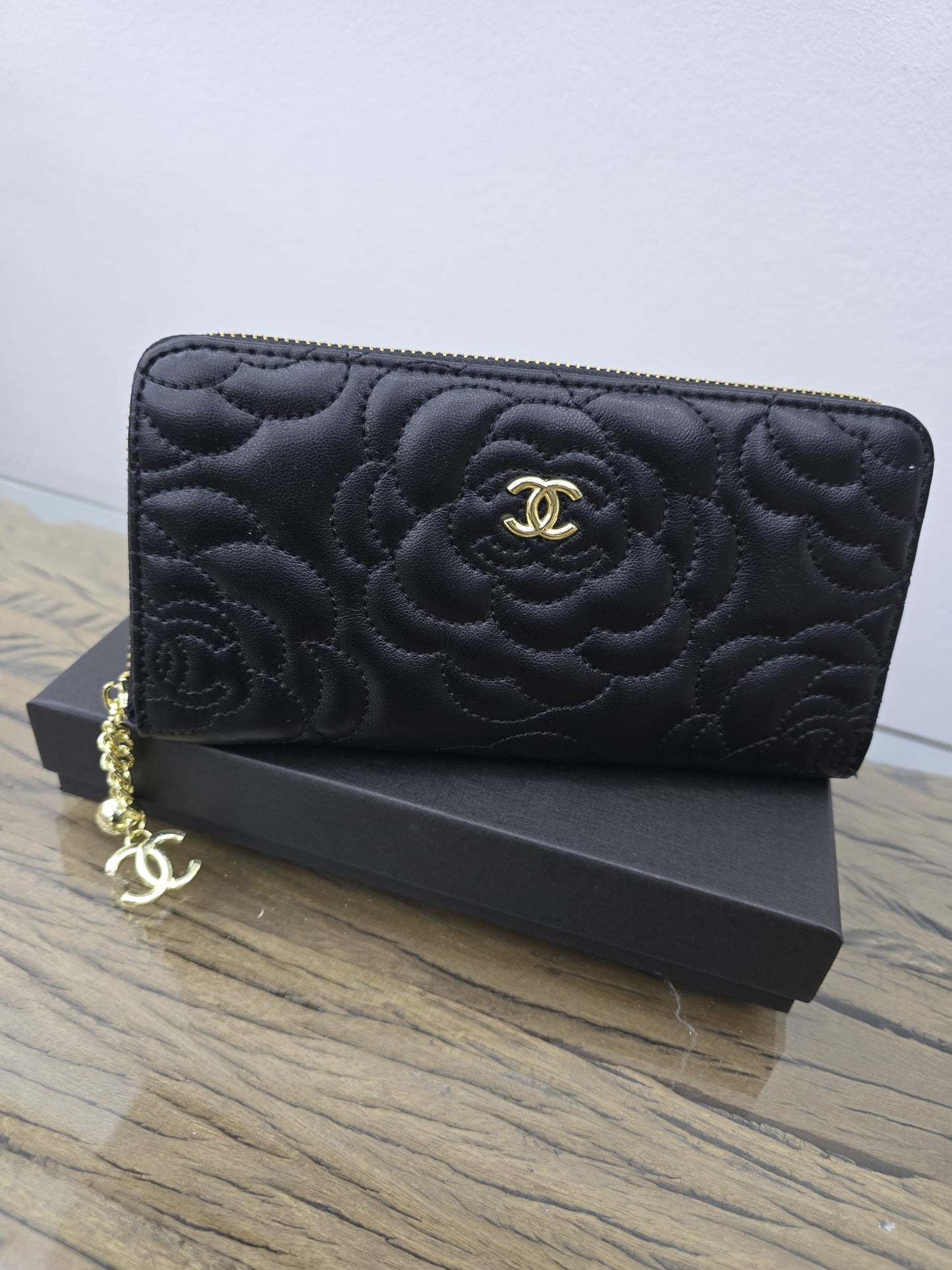 C black wallet