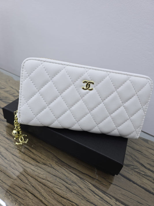 C white wallet